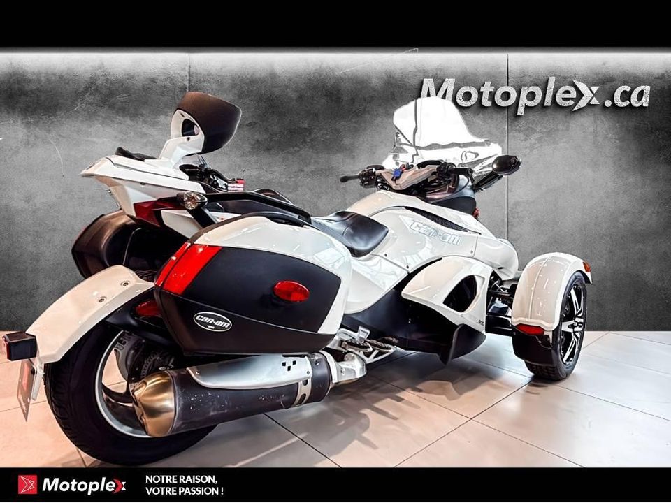 Can-Am SPYDER RSS SE5 2010 - Image 3