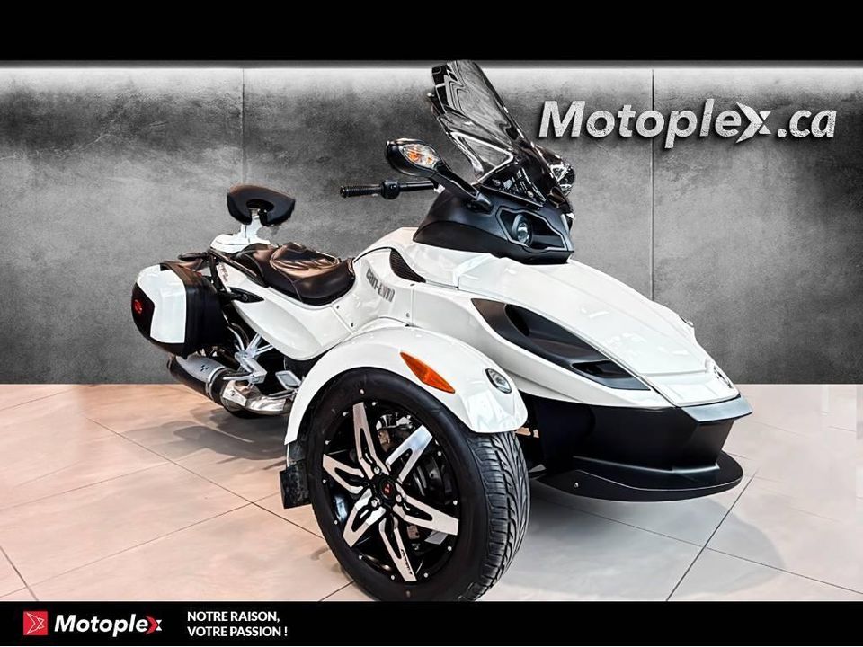 Can-Am SPYDER RSS SE5 2010 - Image 2